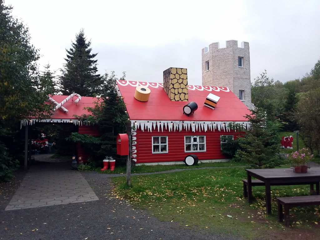 Islanda_20190909_162623_Akureyri_ChristmasHouse